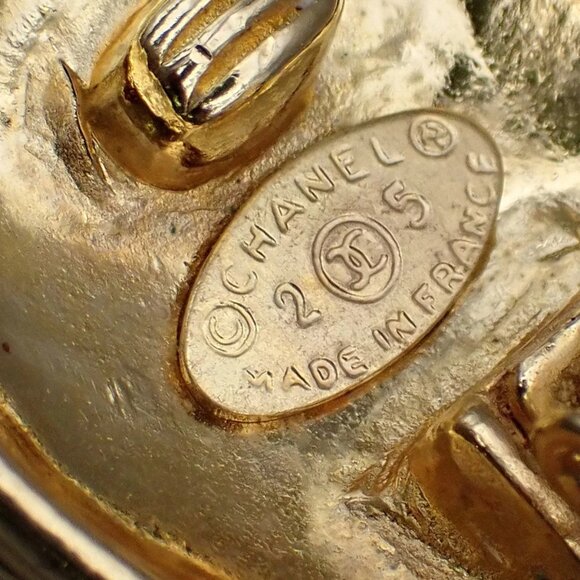 CHANEL CC Logo Matelasse Round Button Earrings 25 Clip-On Gold Vintage - Picture 7 of 11
